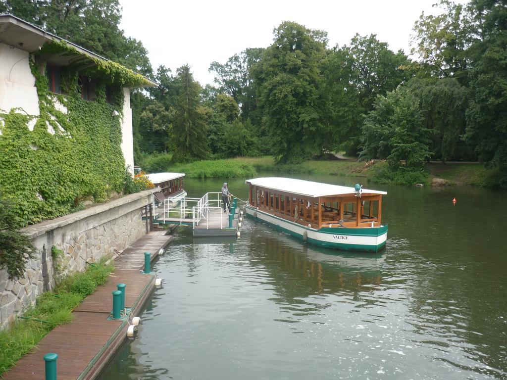 Ubytovani Nad Sklipkem Valtice Buitenkant foto